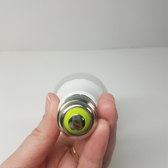 WifiBulb Smartphone Control Multicolor Light Bulb 4.5 Watts - Picture 6 of 7